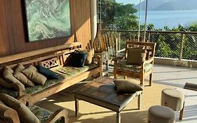 Casa em Ubatuba Vista Incrível Beira-Mar